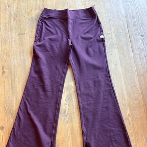 Vuori Granite High Waist Flare with Side slit - Size M - Cerise Heather